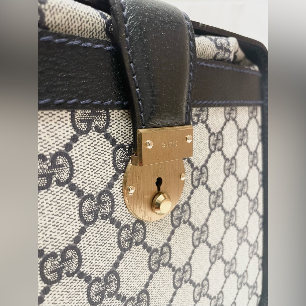 RARE GUCCI Vintage Navy Monogram Leather Canvas Top Handle Structured Train Case - Picture 5 of 15